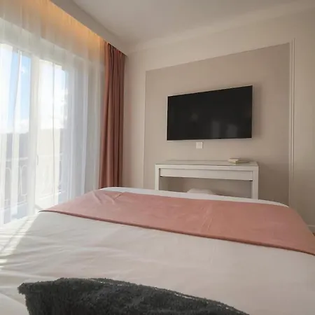 Mimosa 2br With Balcony - Walk To Palais And Lägenhet *